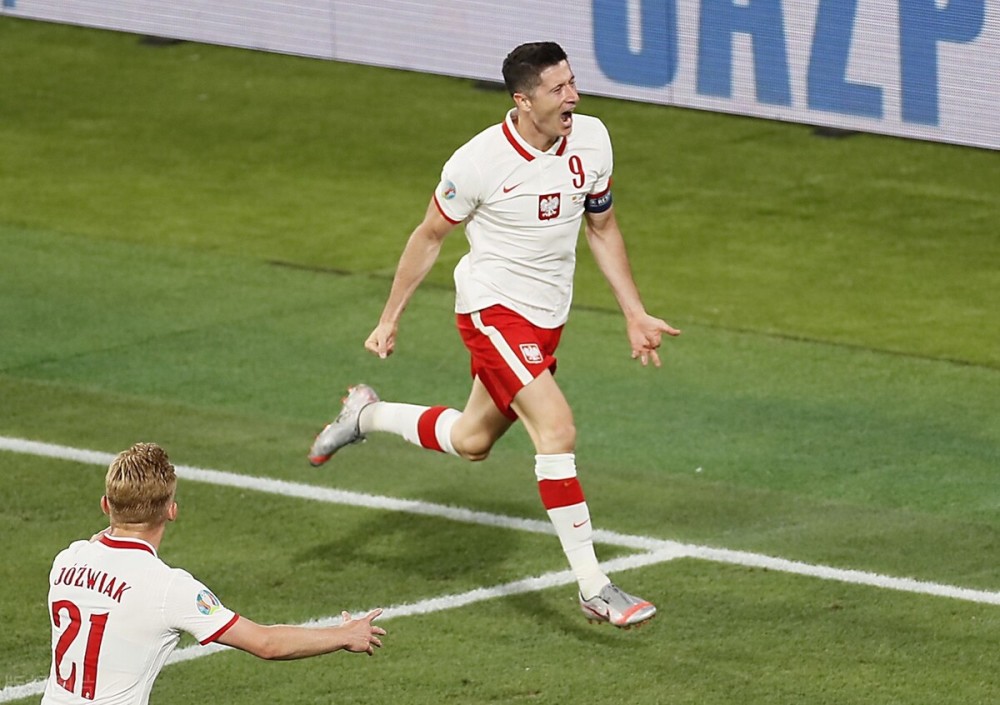 包含波兰国家队豪取连胜，迎战瑞典的词条