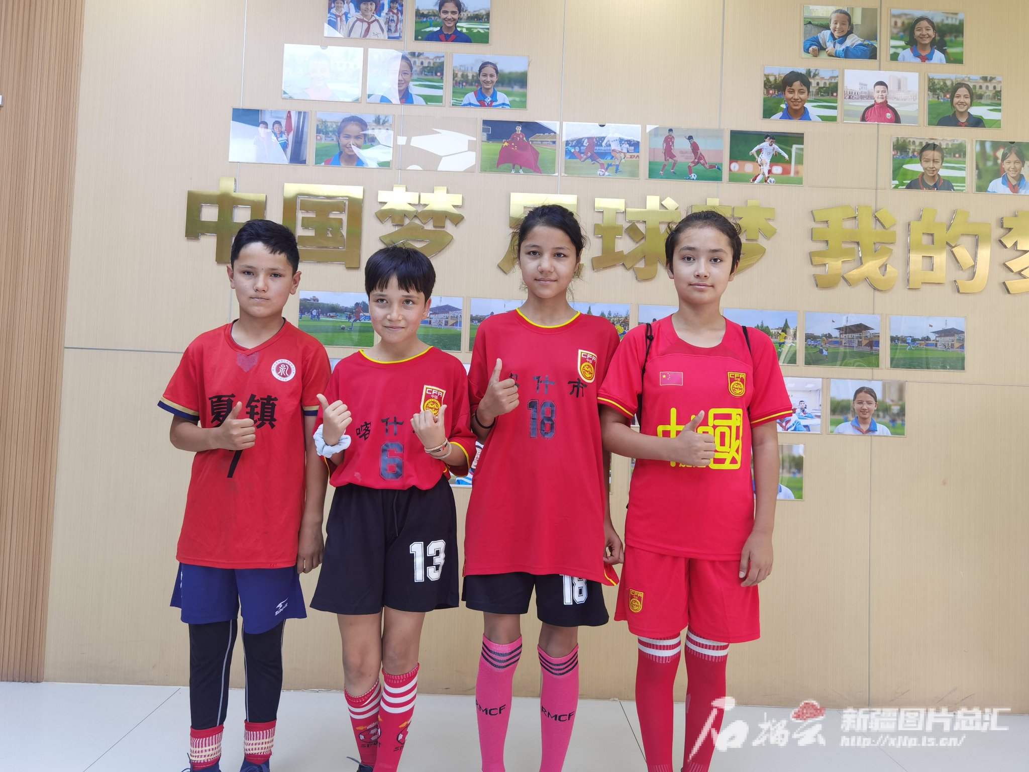 爱游戏入口-关于足球场上女性选手的风采展现的信息