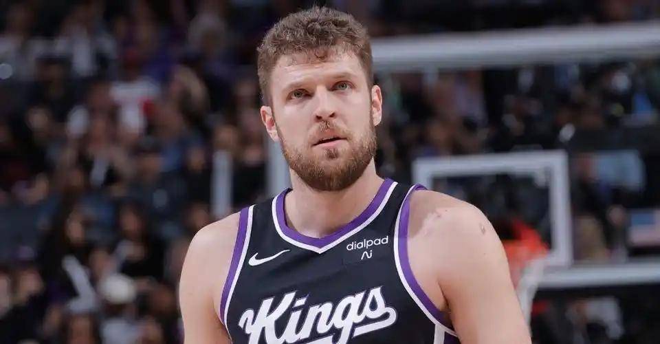 爱游戏体育-奥林匹亚科斯强势逆袭，携手球迷共决战前行