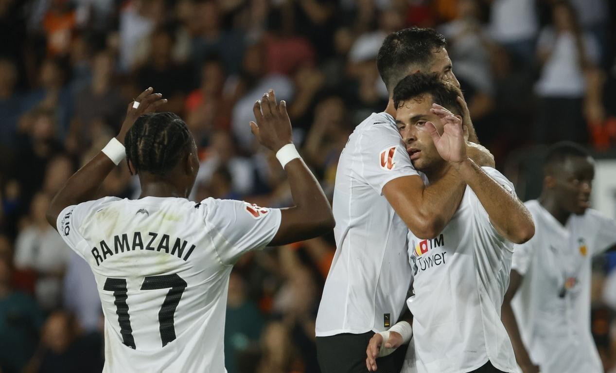 爱游戏中国-瓦伦西亚遭遇连败，保级之路崎岖的简单介绍