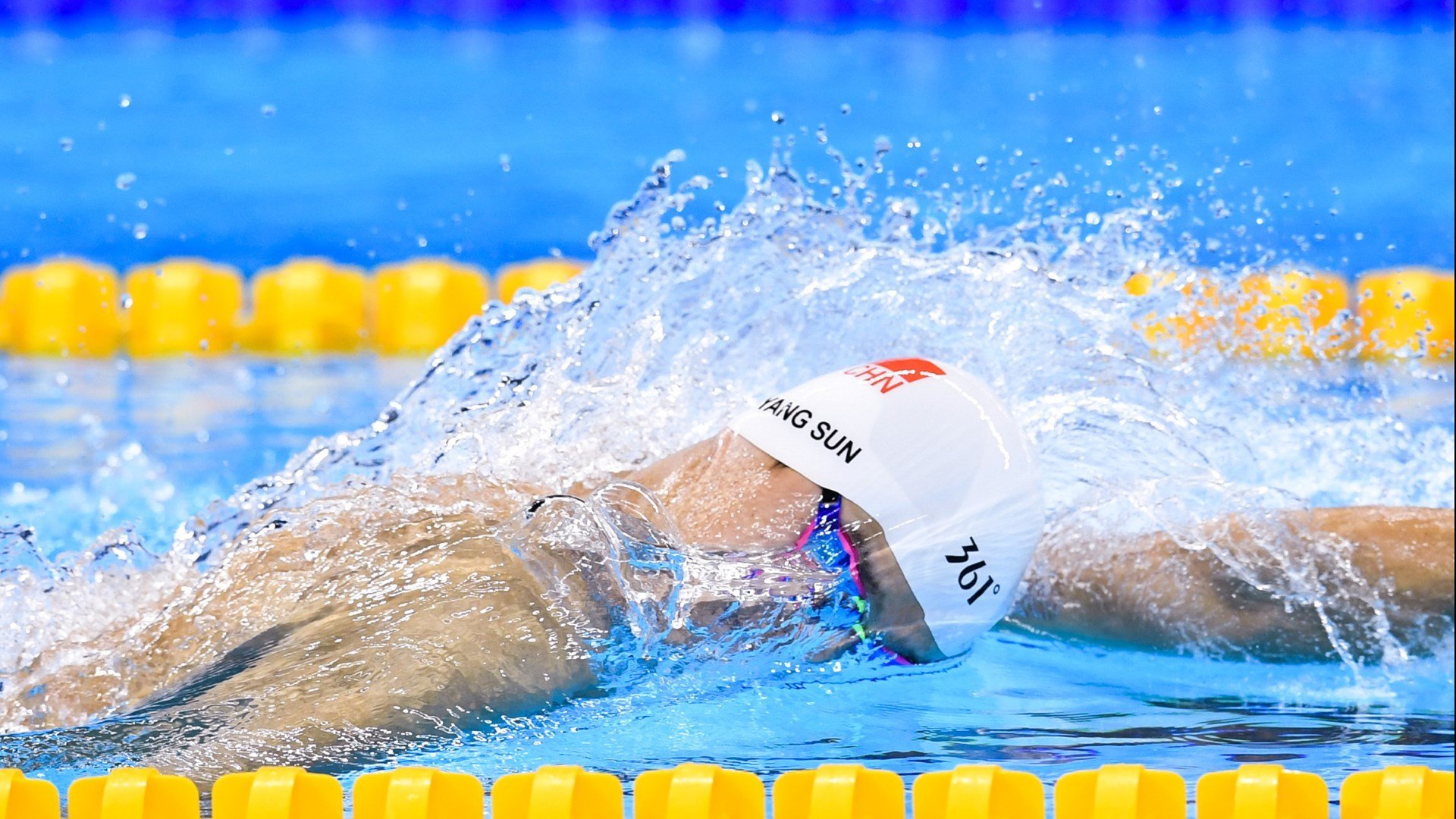 雄鹿全面压制马刺，马克西里程碑之夜映照联盟新秩序