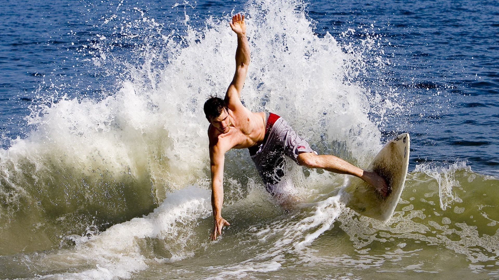 绿茵绝杀与羽坛统治，当德国战车碾过太极虎，石宇奇在另一战场加冕