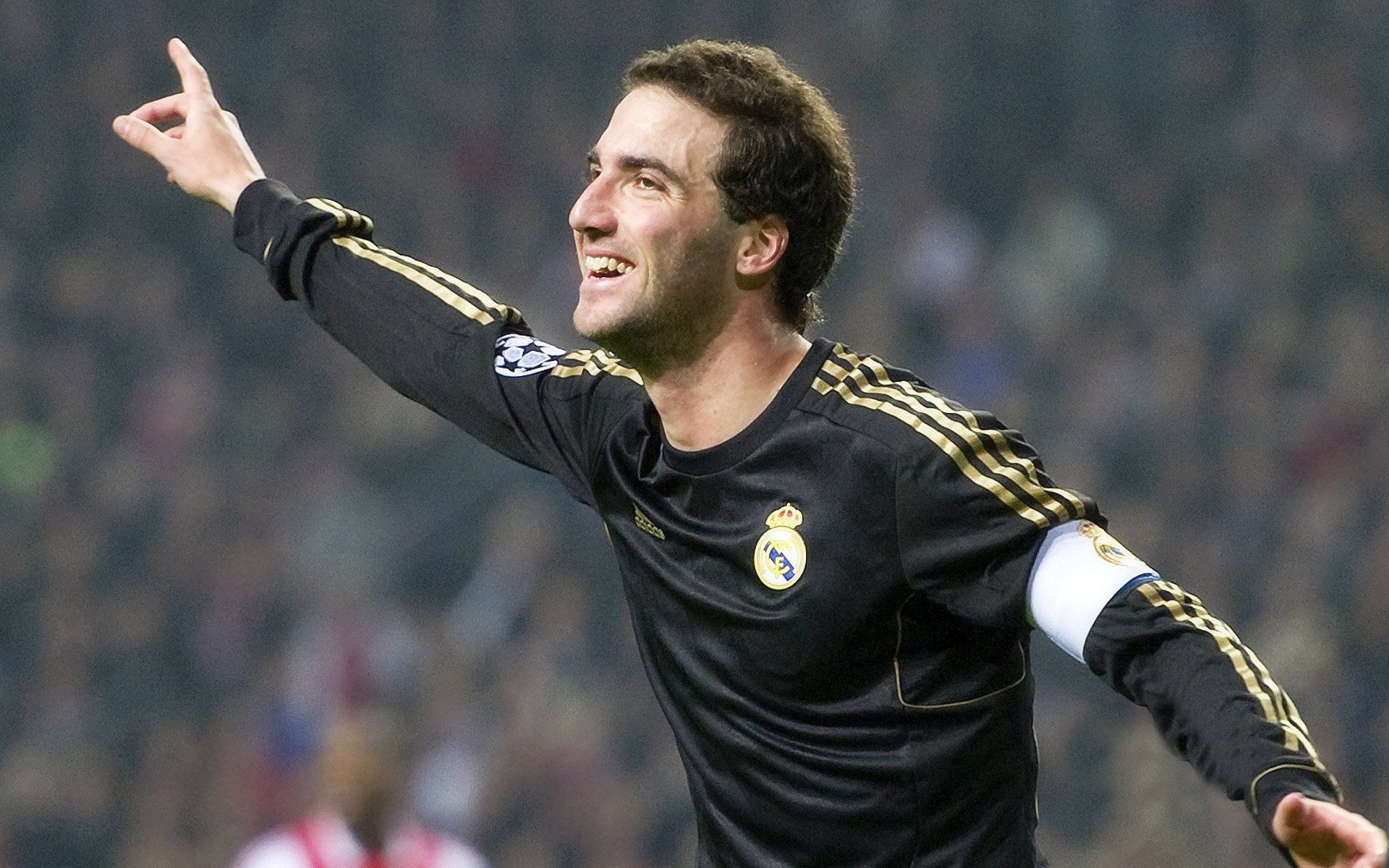 蓝狮风暴席卷郁金香，佩德里独舞点燃欧战之夜