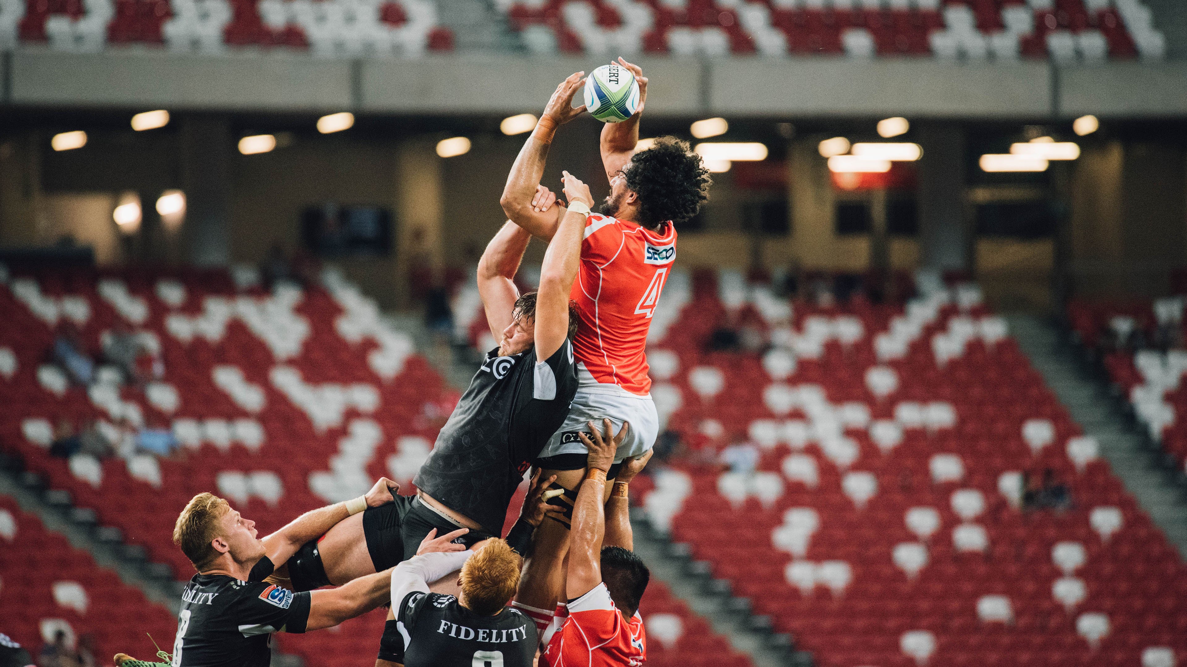 绝境狂飙，迈凯伦逆转雷诺，维斯塔潘点燃赛场之夜