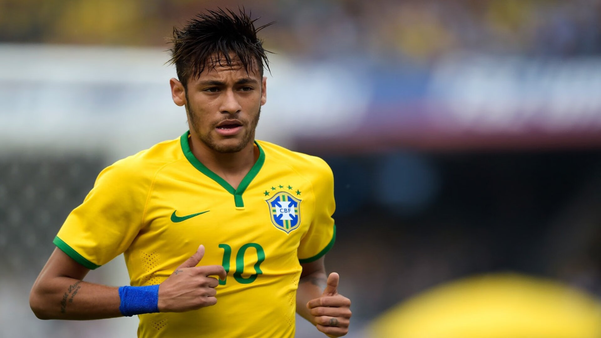 赛道上的孤勇者，维斯塔潘扛起全队，梅赛德斯力克法拉利的背后