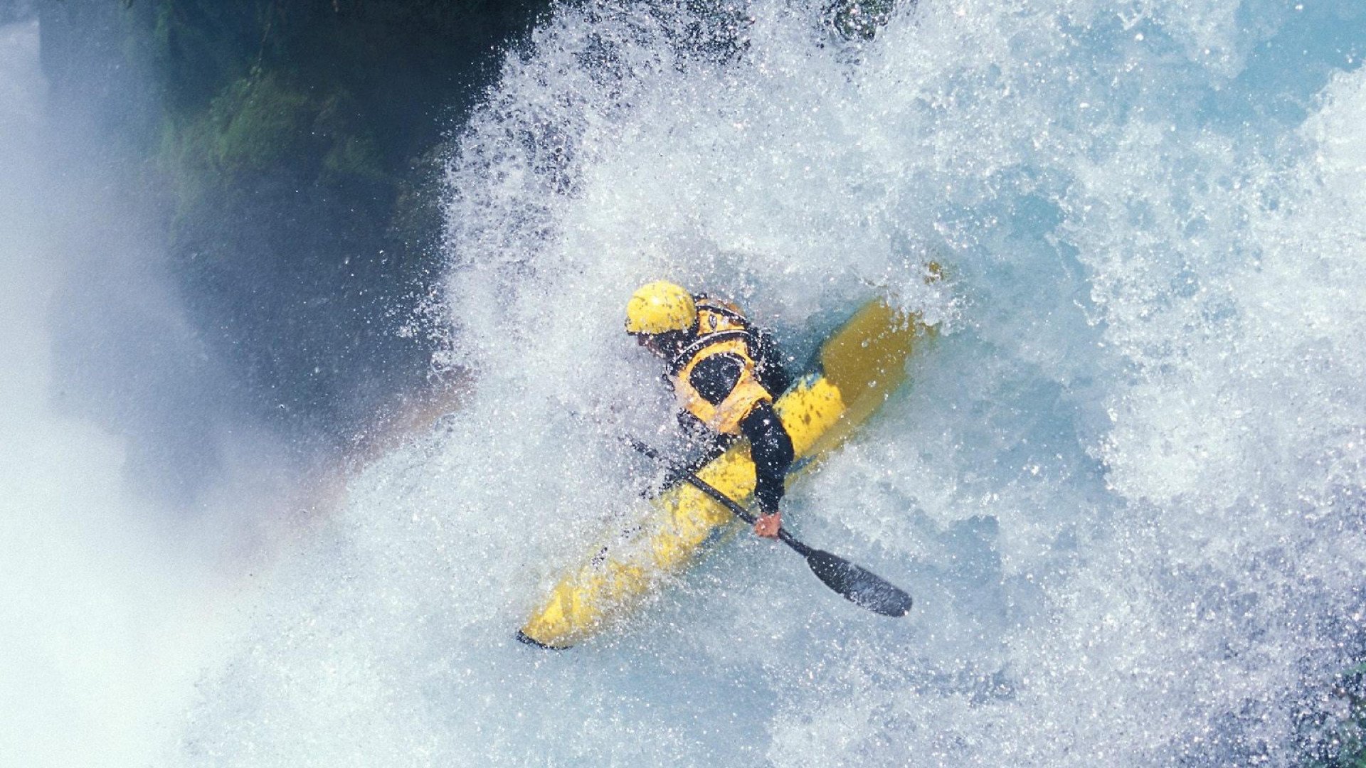 加维点燃赛场，曼联险胜西班牙，一场定义足球精神的夜晚