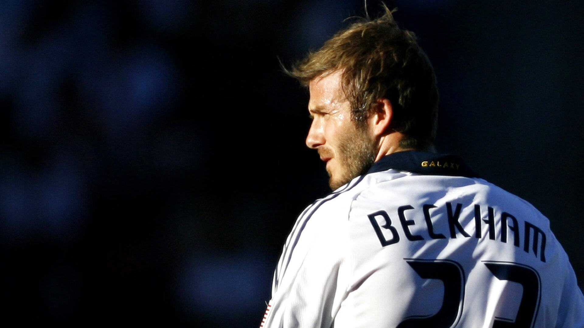 爱游戏体育-掘金碾压马刺，东契奇关键制胜，新王登基的夜晚